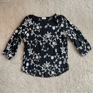 Kindred Black Embroidered Floral 3/4 Sleeve Top Size Medium White Silver